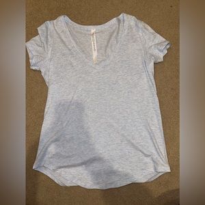 Lululemon Love V-neck tshirt size 4